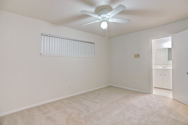 Building Photo - 3703 Roseland St