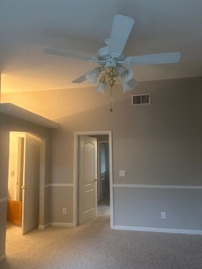 Building Photo - Nice 2 bedroom home + den or office that can be used as 3rd bedroom, close to Clovis North.