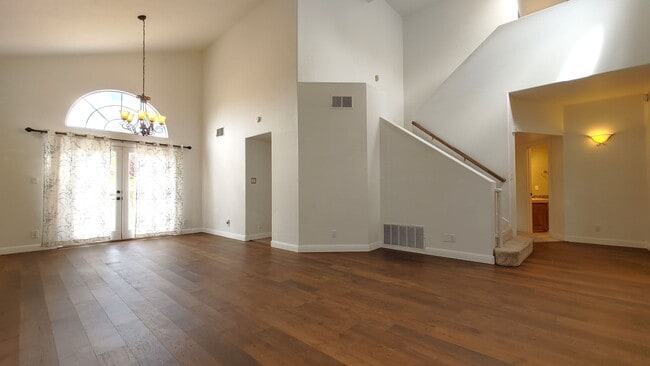Building Photo - Beautiful 4 Bedroom 2.5 Bathroom House Located In The NE!