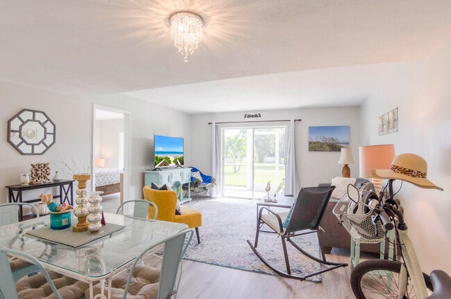 Building Photo - 18081 SE Country Club Dr