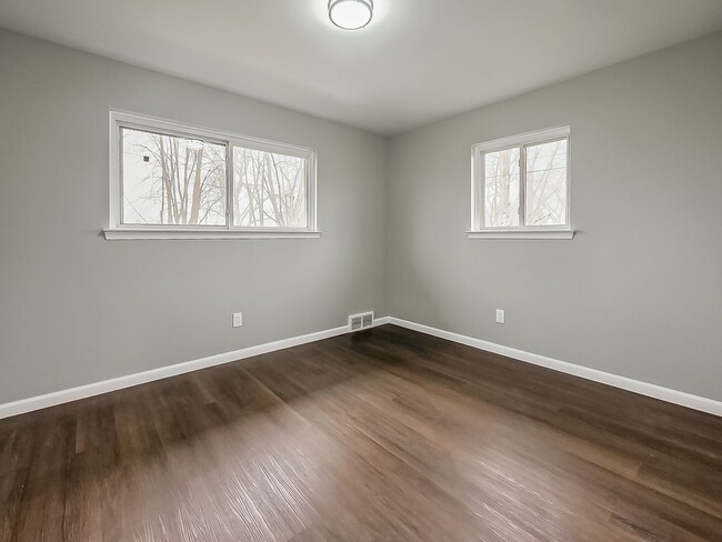 Building Photo - AVAILABLE NOW! Charming 3-Bed Home with Spacious Yard in Van Buren Township
