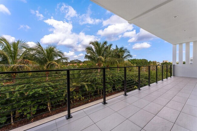 Building Photo - 16703 Botaniko Dr S