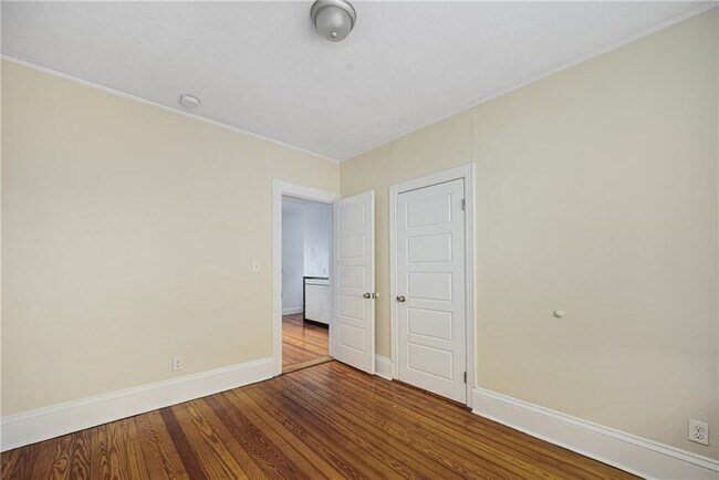 Building Photo - 112 Kimball St