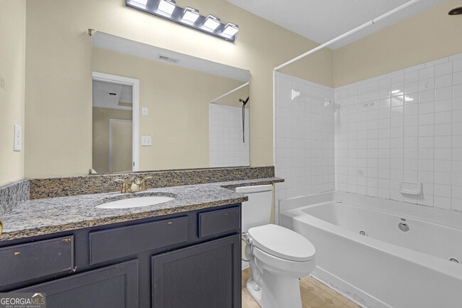 Building Photo - 5475 Hampton Ct