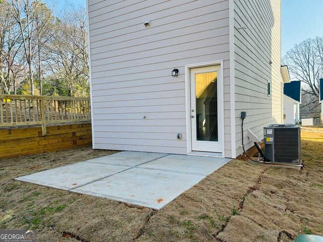 Building Photo - 3 Crown St