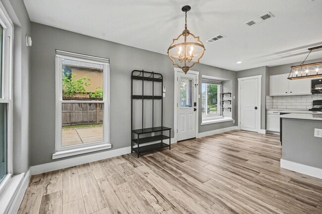 Building Photo - 522 Crestwood Dr