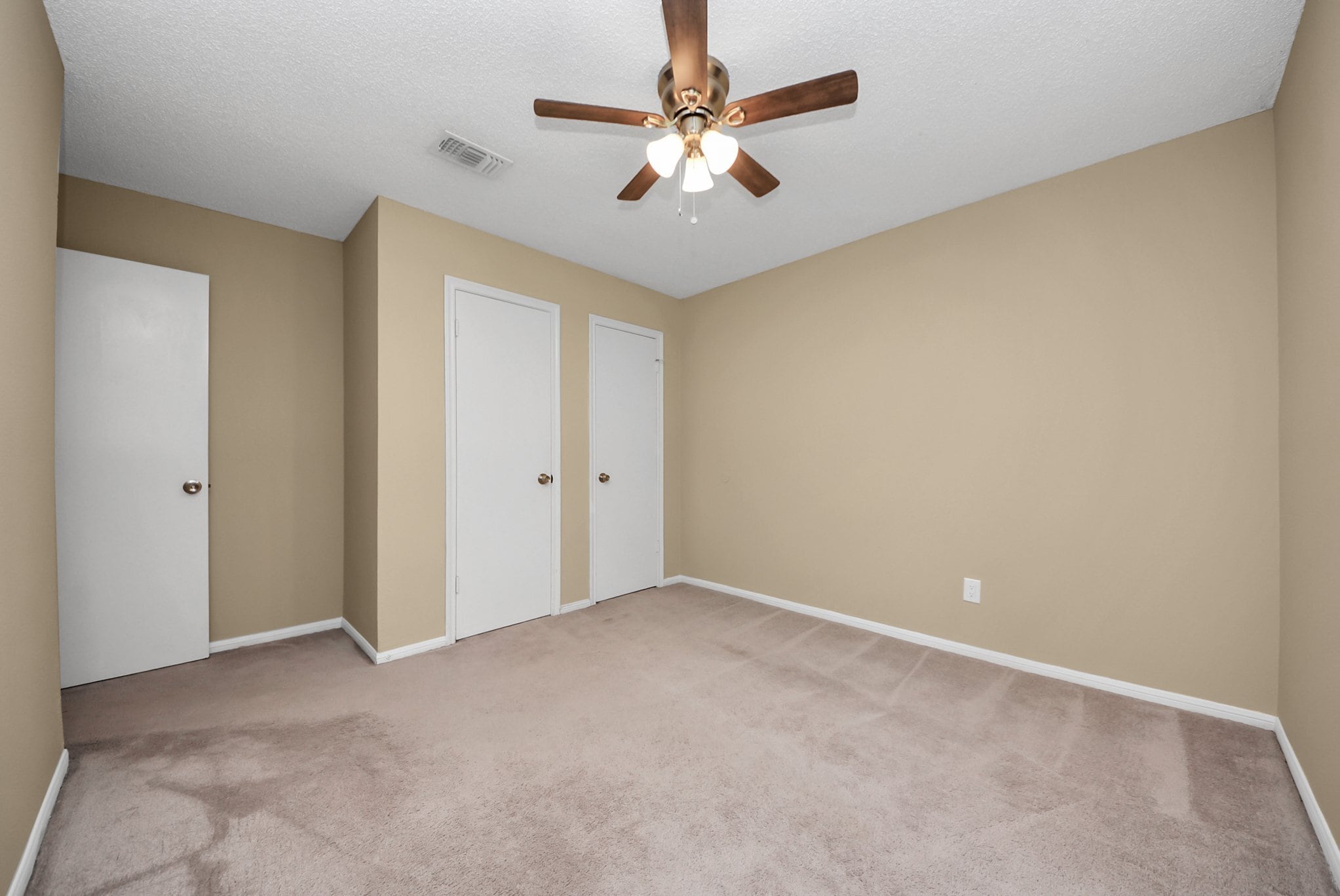 Building Photo - 15 Brentwood Oaks Ct