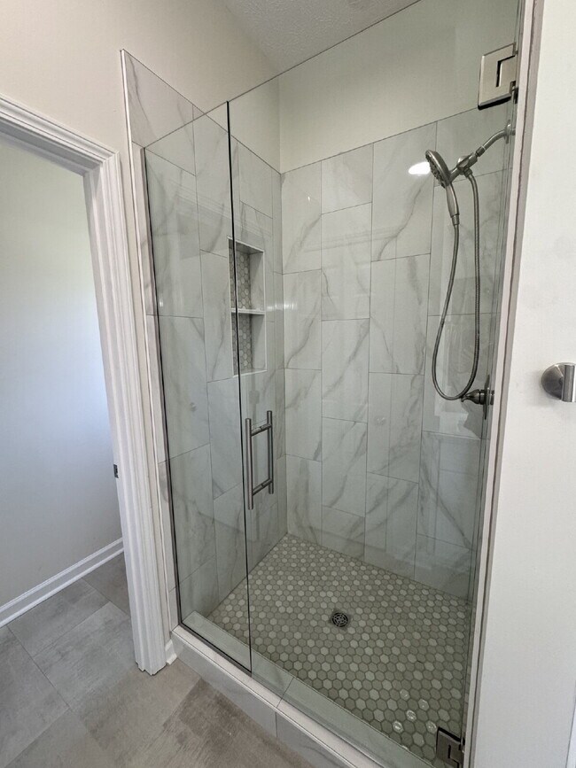 Building Photo - Stunning Move-In Ready Home in Hendersonville – Minutes from Old Hickory Lake!