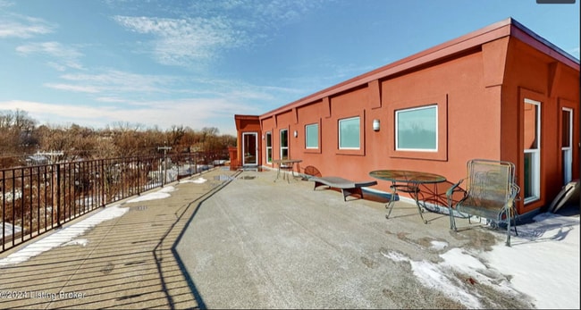 Building Photo - 2411 Brownsboro Rd