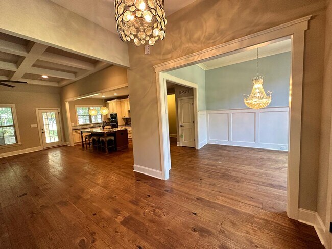 Building Photo - 8643 Amandine Way