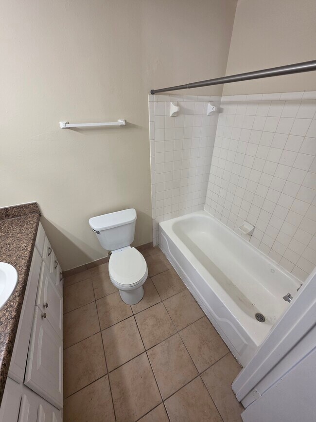 Building Photo - 5335 SE 30th Pl