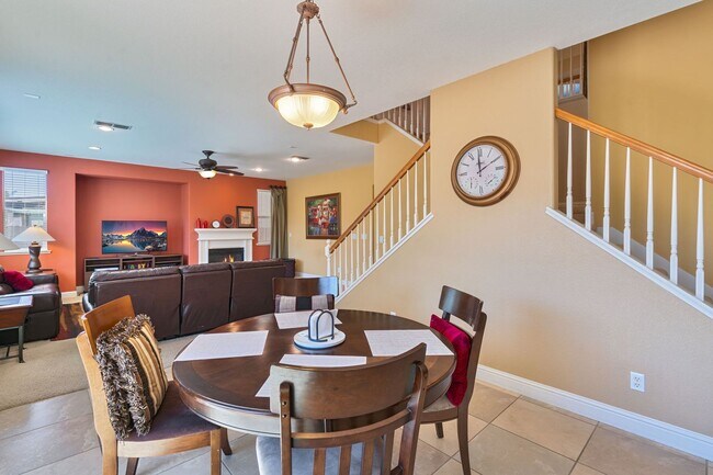 Building Photo - 9952 Spring View Way