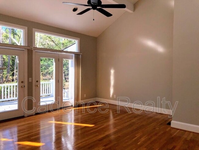 Building Photo - 1016 Creekside Ln