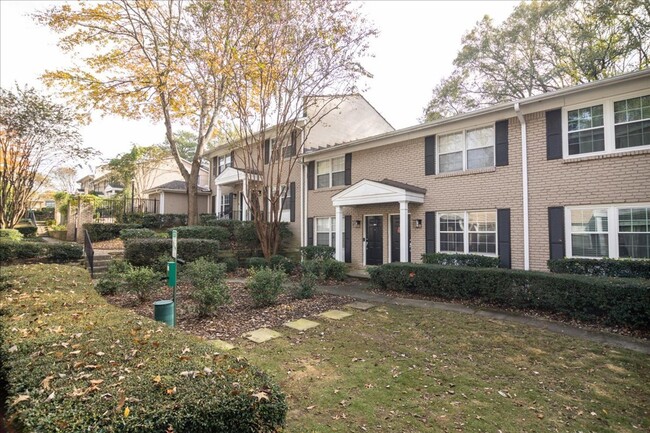 Building Photo - Bright & Stylish Townhome in Prime Atlanta...