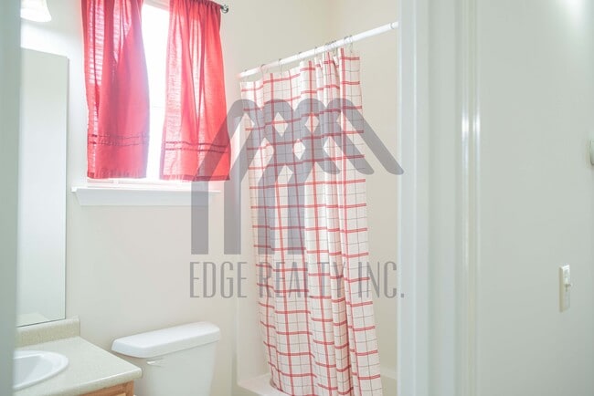 Building Photo - 108 Rogers Dr