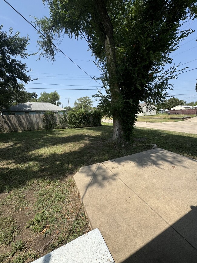 Building Photo - 2359 N Estelle St