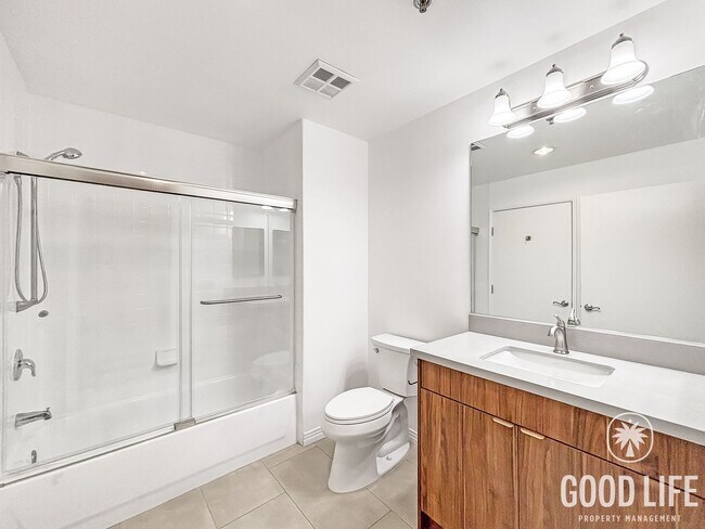 Building Photo - Stunning 1BD/1BA Condo in East Village W/ A/C, W/D, Rooftop Deck, Padres Stadium View, Community ...