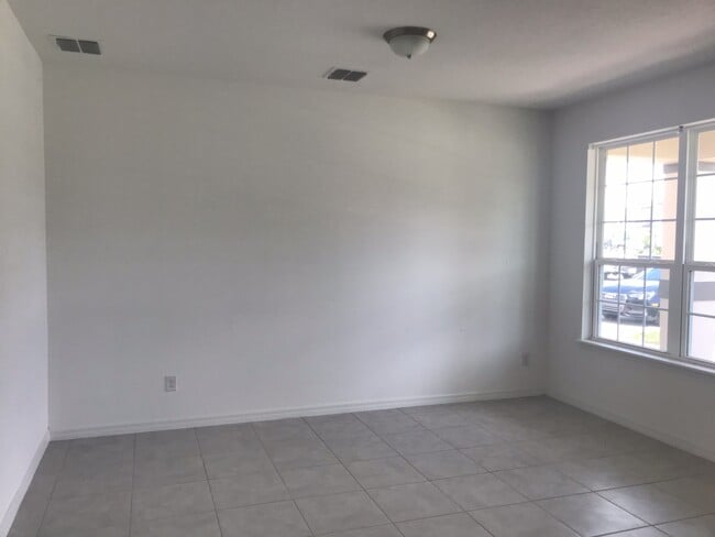 Building Photo - 6 bedroom with office downstairs 3 car gar...