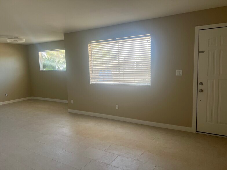 Primary Photo - 1731 E Cheery Lynn Rd