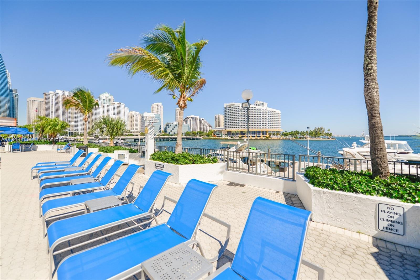 Building Photo - 905 Brickell Bay Dr