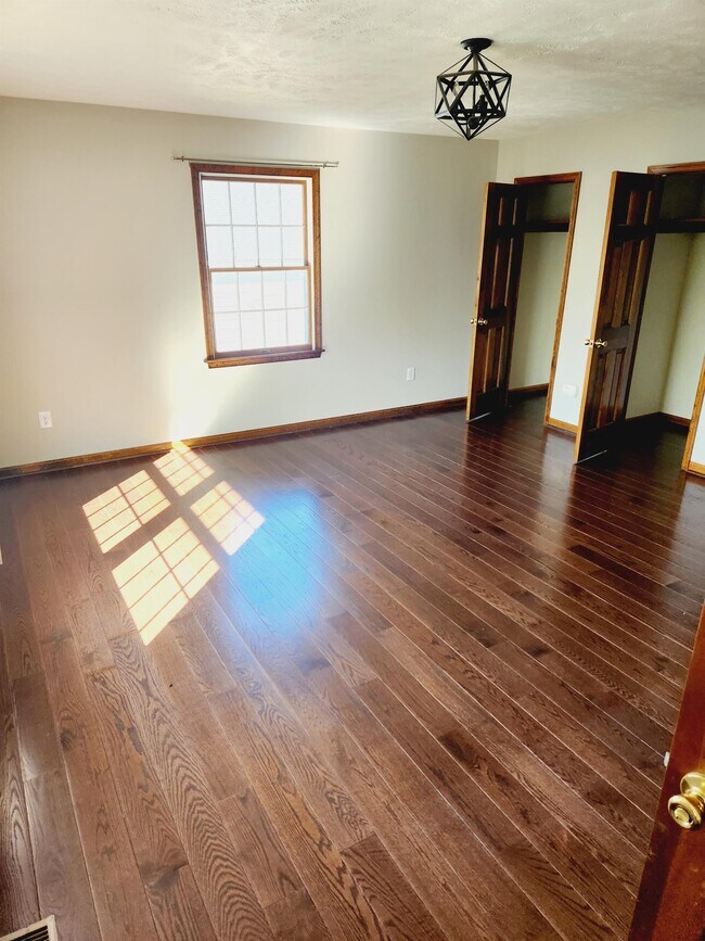 Building Photo - 1003 Goodview Dr