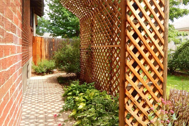 Building Photo - $0 DEPOSIT OPTION! BERKELEY/HIGHLANDS, BEAUTIFUL HOME, EXCEPTIONAL UPDATES AND CONDITION, BEAUTIF...