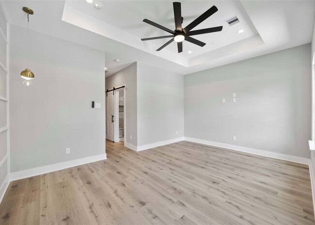 Building Photo - 217 Pheasant St