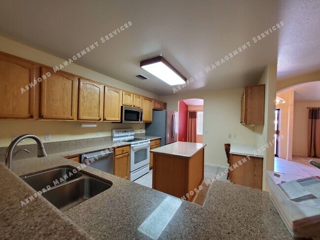 Building Photo - PINNACLE HILL RENTAL WITH MTN VIEWS, FIREP...