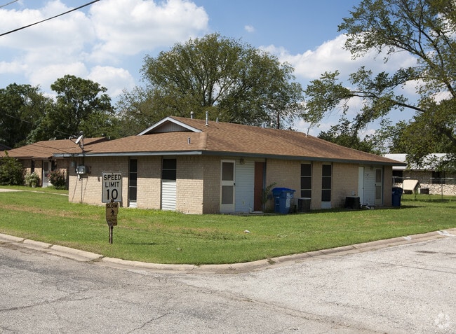 Building Photo - Piney Creek North Apartments