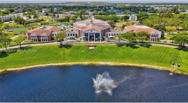 Building Photo - 358 Markham P