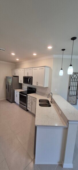 Building Photo - 12831 Oriago St