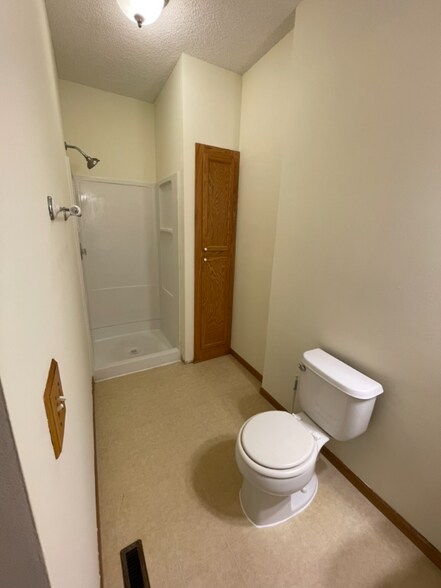 Building Photo - 6764 Meadow Grass Ln S