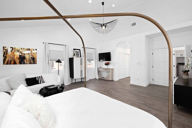 Building Photo - 2113 Harriman Ln