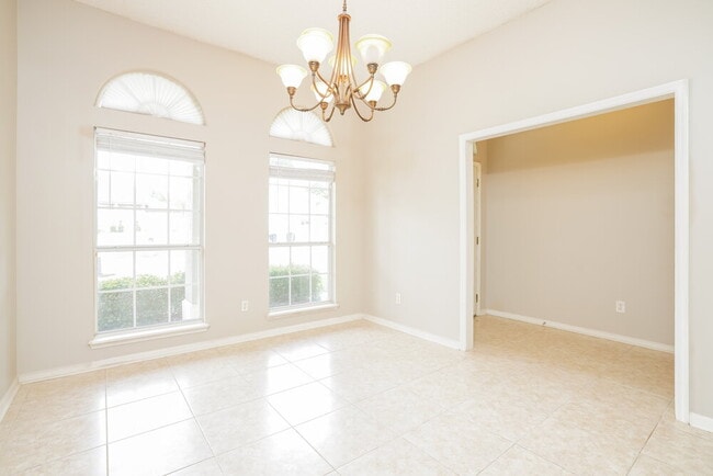 Building Photo - 3211 Woodglen Dr