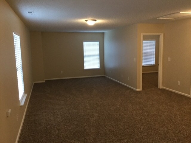 Building Photo - 5013 Springdale Dr