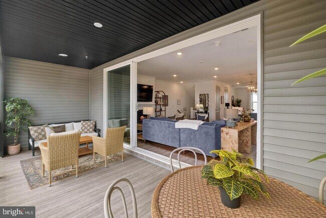 Building Photo - 14954 Deco Cir