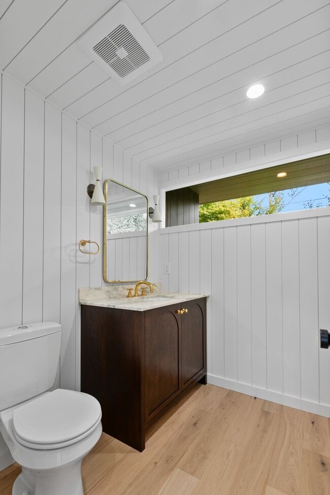 Building Photo - 3bd/2.5ba Seattle House
