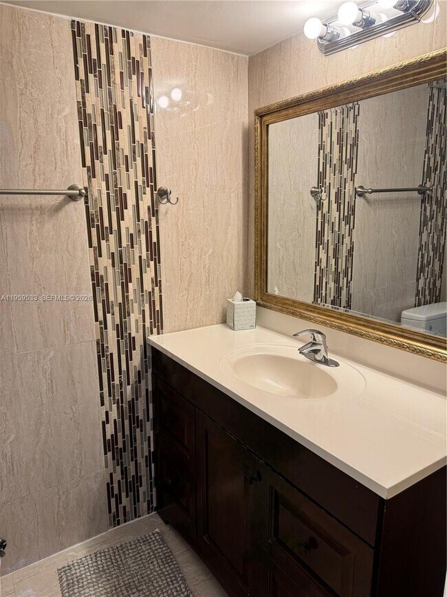 Building Photo - 2821 N Miami Beach Blvd