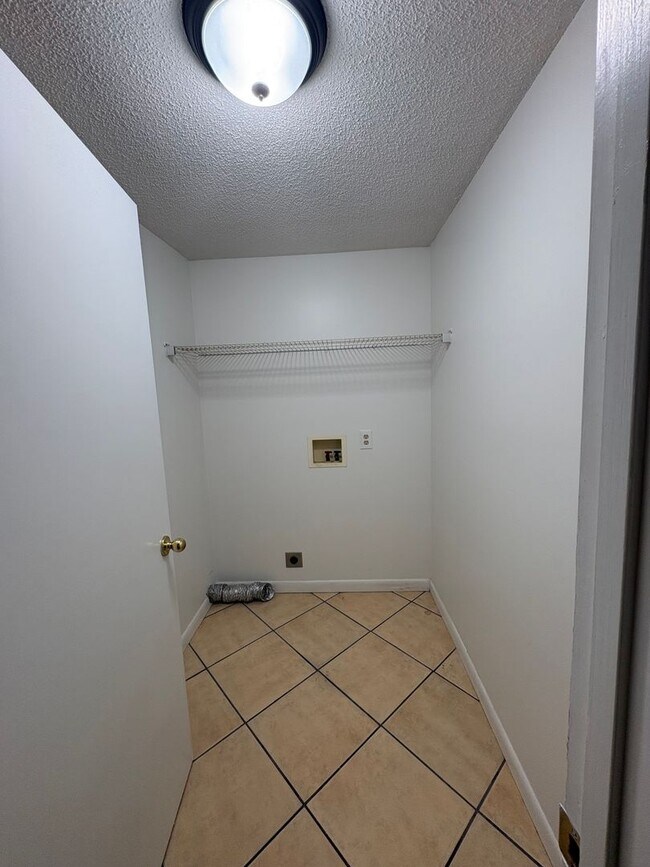 Building Photo - 408 3rd Ave NW