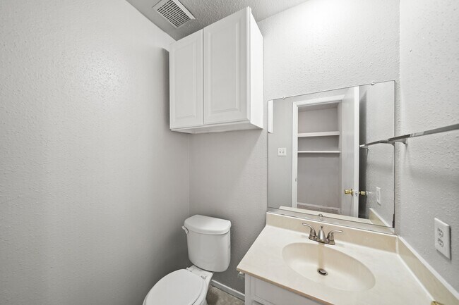 Building Photo - 303 Hearthside Cir