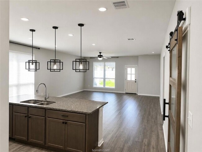 Building Photo - 5923 Eldora Dr