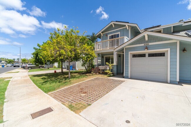 Building Photo - LARGE and SPACIOUS 3bd/3ba/2pkg (SEA COUNTRY) $3900