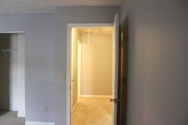 Building Photo - 2453 Mosby Ct