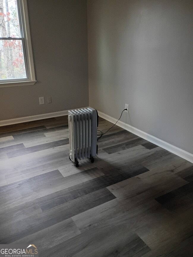 Building Photo - 10 Oak Mt Dr