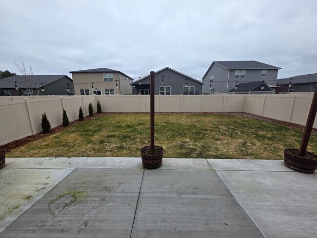 Building Photo - Beautiful Updated Home