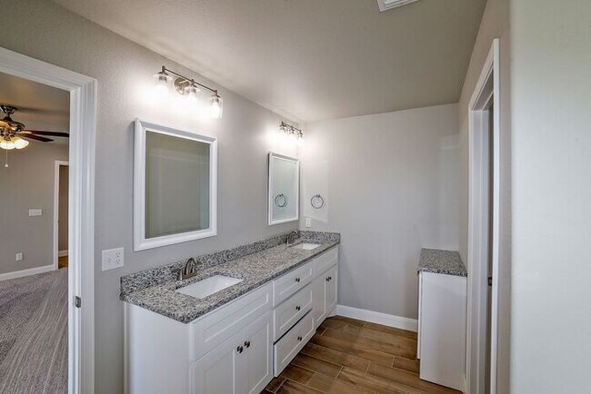 Building Photo - New Construction in City View!
