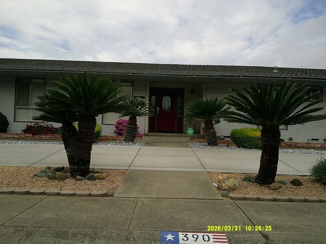 Building Photo - 390 S Almond St