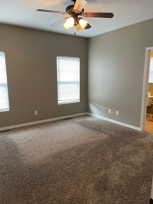 Building Photo - Beautiful 4 Bedroom Home In South Springfield