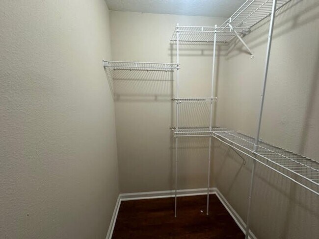 Building Photo - Pool Home on canal for rent !