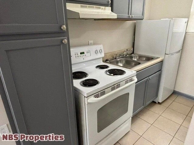 Building Photo - 867 N Gallaher View Rd